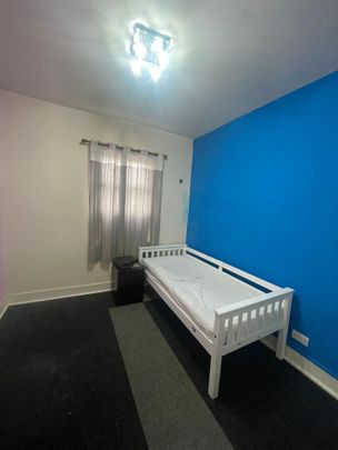 Room in a Shared Flat, Kings Road, E6 - Photo 1