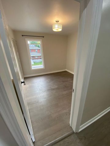 For Lease - 201 Albert Street Unit# Upper, Oshawa, Ontario - Photo 3