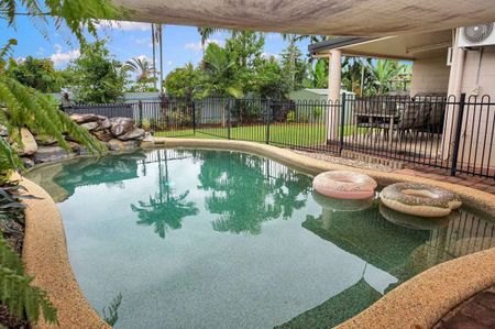 Large Family Home with Pool - Photo 2