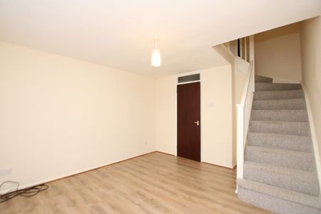 Senwick Drive, Wellingborough, Northamptonshire, NN8 - Photo 2