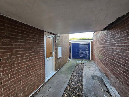 4 bedroom link detached house to rent - Photo 4