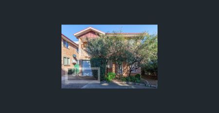 3 Bedroom Townhouse nestled in a lovely quiet complex - Photo 5