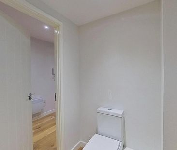 3 bedroom flat to rent - Photo 5