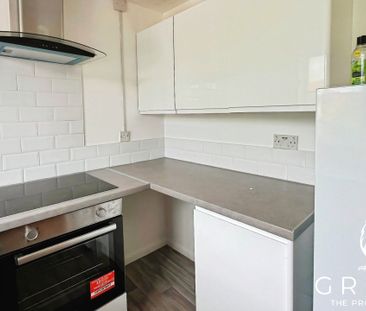 Hove Close, Grays, RM17 - Photo 3