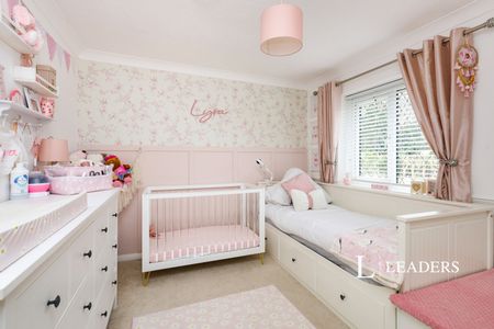 4 bedroom house to rent Pentland Close, Eastbourne, East Sussex, BN23 - Photo 3