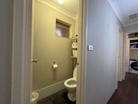 Easy care brick home - Photo 4