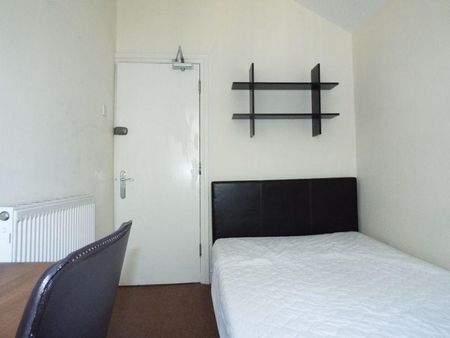 4 bedroom terraced house to rent - Photo 2