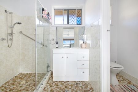 Spacious One-Bedroom Unit in Convenient Warners Bay Location! - Photo 3