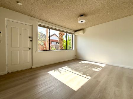 2/99 Willesden Road HUGHESDALE - Photo 2