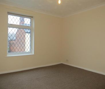 2 bedroom semi-detached house to rent - Photo 2