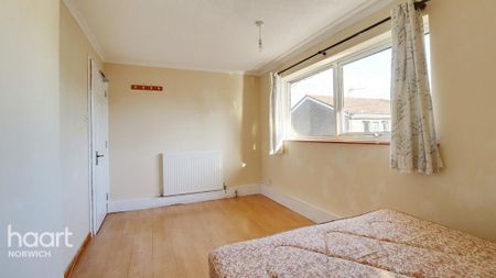 3 bedroom detached house to rent - Photo 4