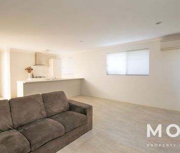 IMPRESSIVE CONTEMPORARY HOME - Photo 1