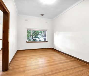 Immaculately Presented Clinker Brick Residence in Premium Neighborhood - Photo 3