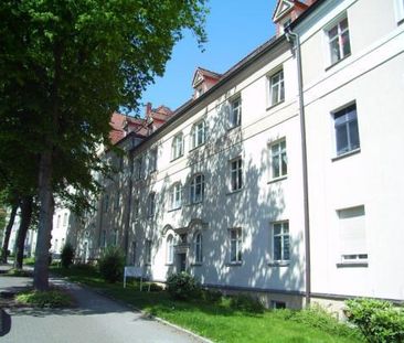 Schöne Wohnung in denkmalgesch. Stadtvilla mit parkähnlichem Grunds... - Photo 1