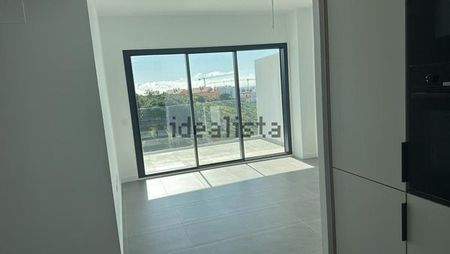Alquiler de piso en Calle Aralia - Photo 3