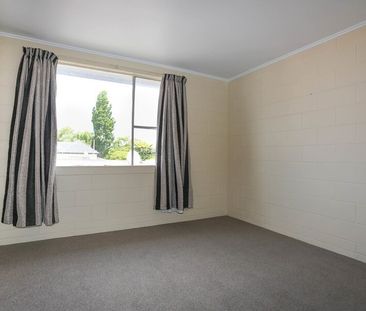 Central City – 2 Bedroom unit, Suit Couple, Single carport - Photo 1