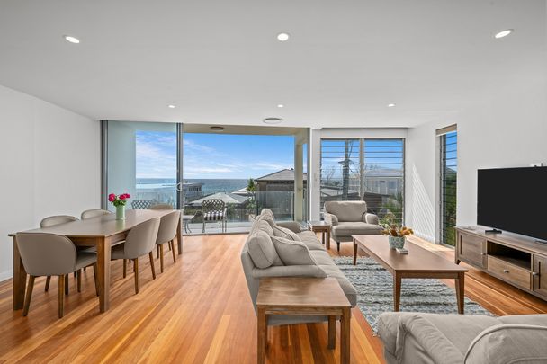 1/100 Hedges Avenue, Mermaid Beach QLD 4218 - Villa For Rent | Domain - Photo 1