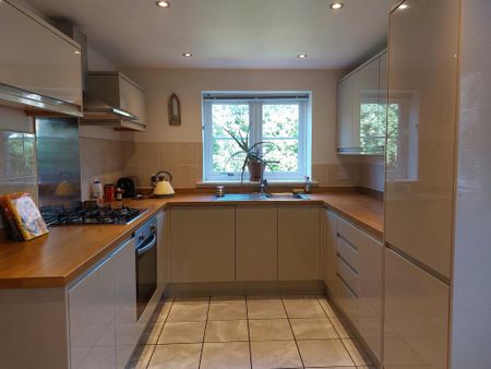 3 bedroom detached house to rent - Photo 5