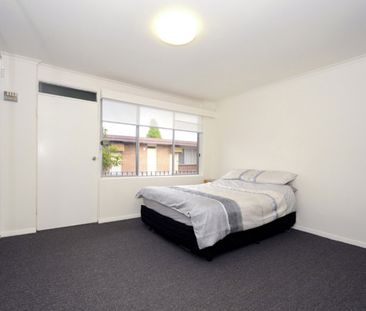 Lovely, Light and Bright Studio Apartment - With Communal Swimming ... - Photo 4