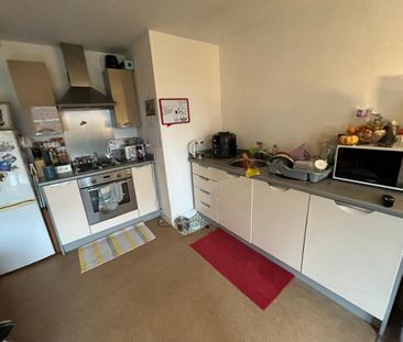 2 bedroom Flat To Let - Photo 6