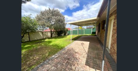 Single Story Brick and Tile home - Photo 5