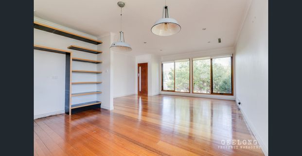 Modern Three Bedroom Home In Newcomb. - Photo 1