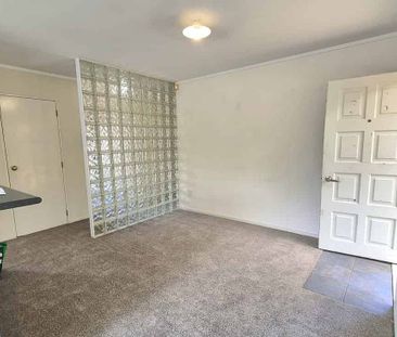 Elegant Brick & Tile Home with Ensuite & Entertain - Photo 1