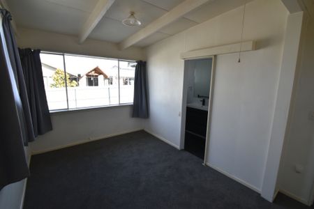 Sunny 2 bedroom home - Photo 2