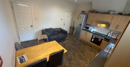 Room 5, Knowle Road, Burley, Leeds, LS4 2PJ - Photo 2