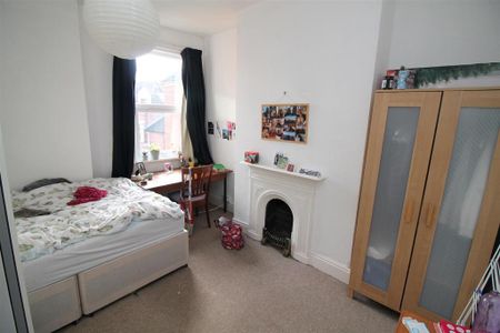 6 bedroom terraced house to rent - Photo 2