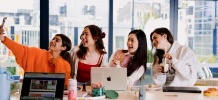 Signature Studio Apartment Corner View - Photo 5