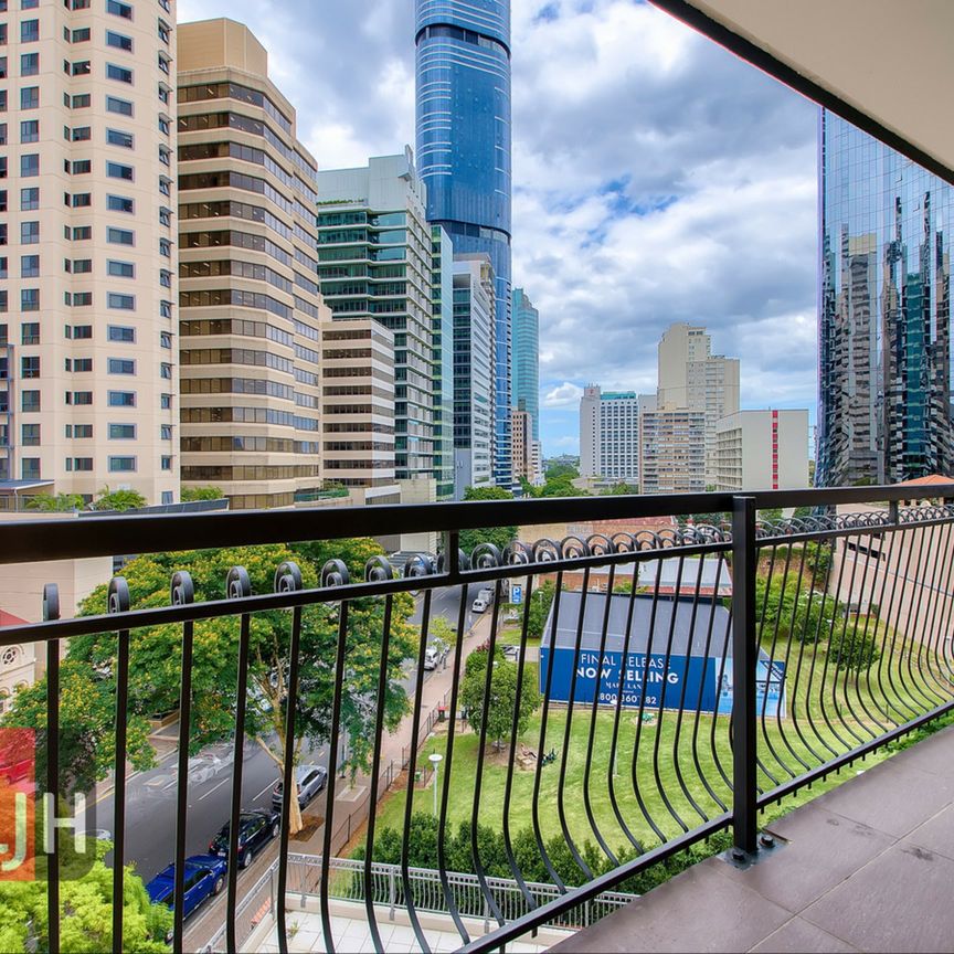 FULLY AIR CONDITIONED UNIT IN HEART OF BRISBANE CBD ! - Photo 1