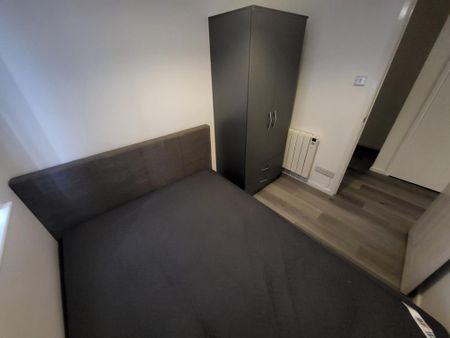 3 bedroom apartment to rent - Photo 4