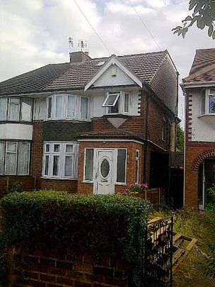 FOUR BEDROOM-2 BATHROOMS-NEWLY REFURBISHED-5 MINS FROM BCU-£80 P/W... - Photo 1