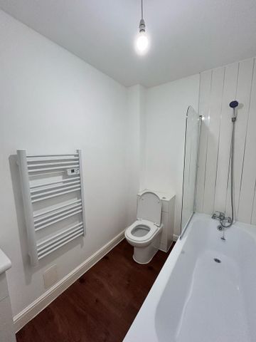 4 bedroom end of terrace house to rent - Photo 4