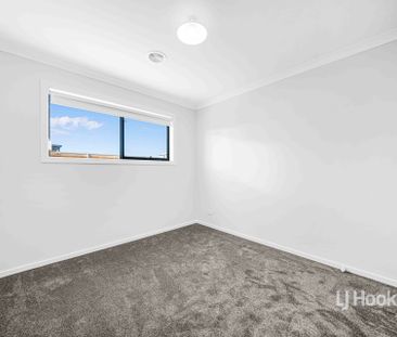 5 Earlville Street, Manor Lakes VIC, Belconnen - Photo 4