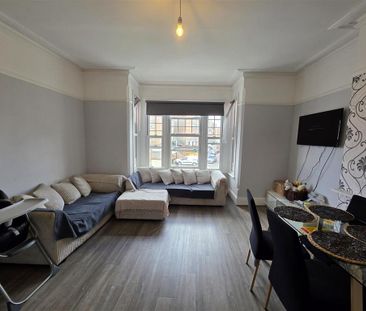 3 bedroom flat to rent - Photo 2
