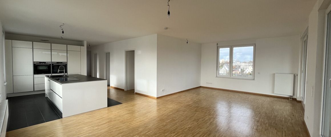 Penthousewohnung mit vier Zimmern und zwei TG-Plätzen in Hechtsheim - Photo 1