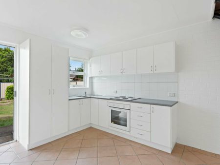 2 BEDROOM TOWNHOUSE - Photo 3