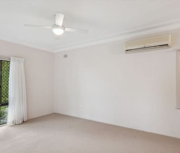 Comfortable 3 Bedroom, 1 Bathroom Family Home in West Kempsey - Photo 3