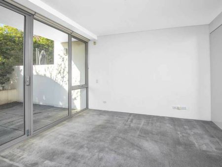 Entertainers Courtyard Apartment....This Is Living !! - Photo 2