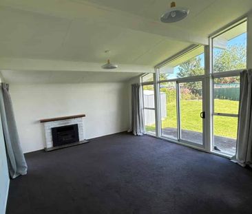 Sunny 3-Bedroom Home in a Great Location – $500 per week - Photo 2