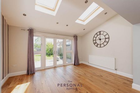 4 bedroom semi-detached house to rent - Photo 3