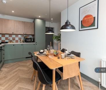1 bedroom in a house share to rent - Photo 2
