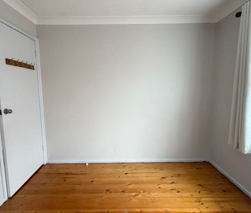 Comfort, Space & Convenience - Perfect Family Home in St Johns Park! - Photo 1