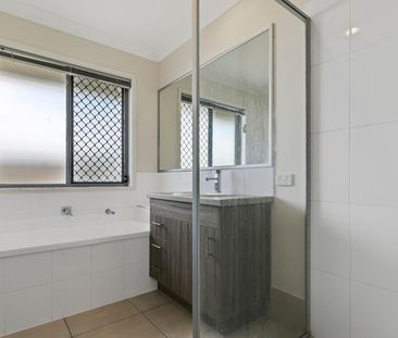 Stunning 4-Bedroom Home in Prestigious Peregian Springs - Close to ... - Photo 6