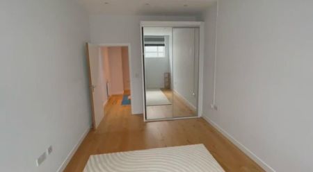 1 Bed Flat, Great West Road, TW8 - Photo 2