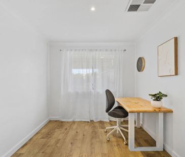 Coastal Luxury in a Quiet Cul-de-Sac - Direct Walkway Access to the... - Photo 6