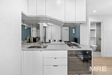 Fully furnished city living - Photo 4