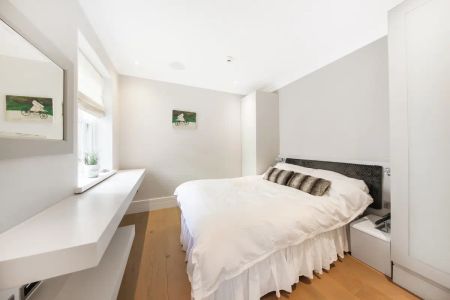 3 bedroom flat in St John's Wood - Photo 5